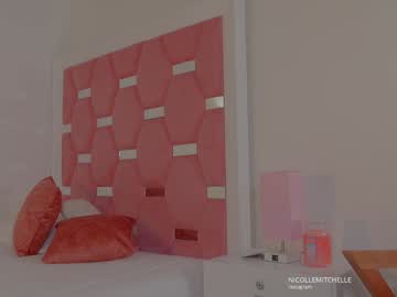 nicolle_mitchelle's chat room