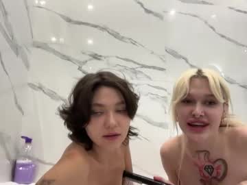 bzzzme's chat room