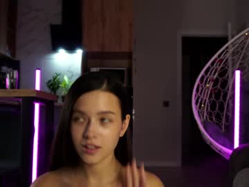 emilybatee's chat room