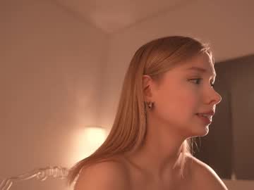 april_blush's chat room