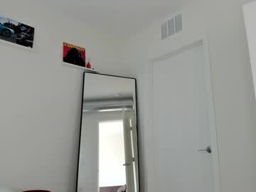 ariah_is_blonde's chat room