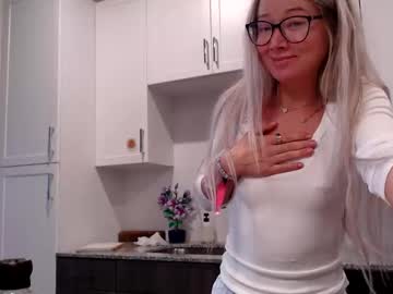 lilyyymonroee's chat room