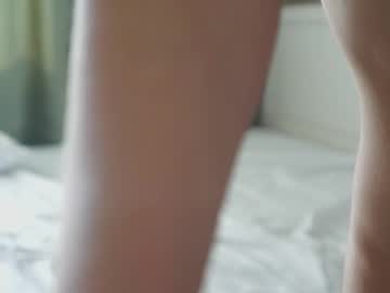 angela_whitie's chat room
