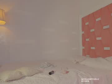 nicolle_mitchelle's chat room