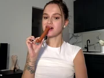 tootightwithbra's chat room