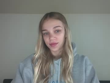 chloe_damian's chat room