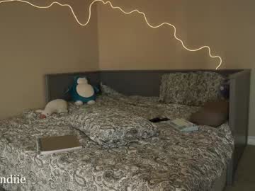 bestblondiiecb's chat room