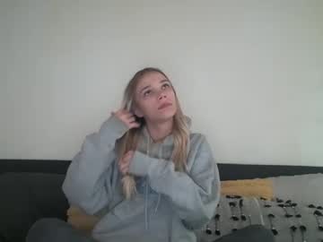 chloe_damian's chat room
