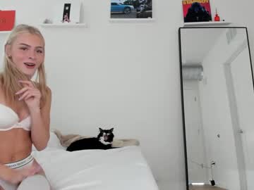 ariah_is_blonde's chat room