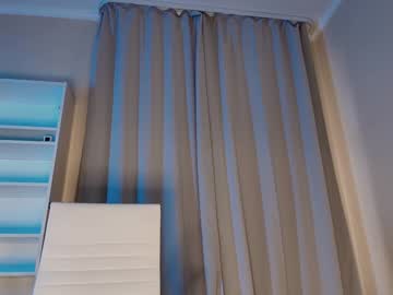 hollyextra's chat room