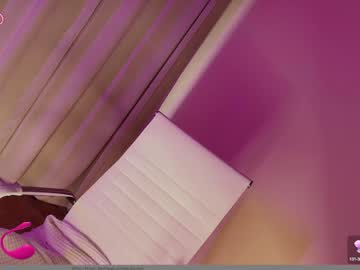 hollyextra's chat room