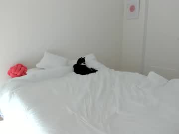 ariah_is_blonde's chat room