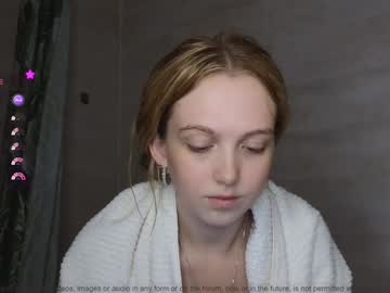 small_blondee's chat room