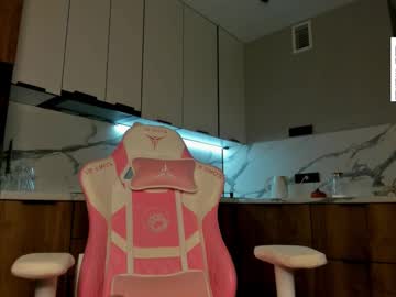 bzzzme's chat room