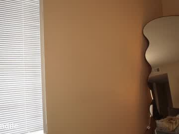 bestblondiiecb's chat room