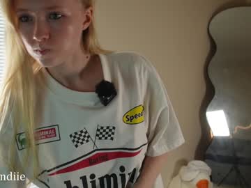 bestblondiiecb's chat room