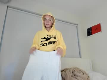 ariah_is_blonde's chat room