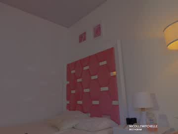 nicolle_mitchelle's chat room