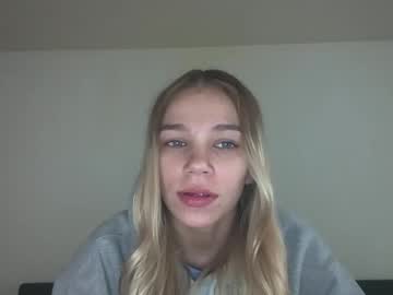 chloe_damian's chat room
