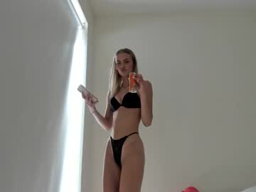ariah_is_blonde's chat room