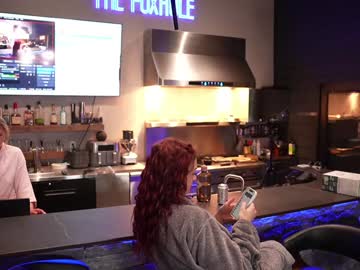 blondefoxsilverfox's chat room