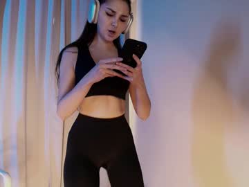 hollyextra's chat room