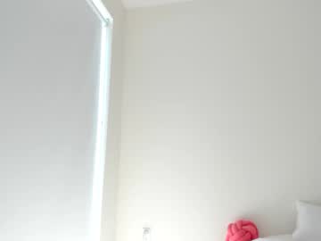 ariah_is_blonde's chat room