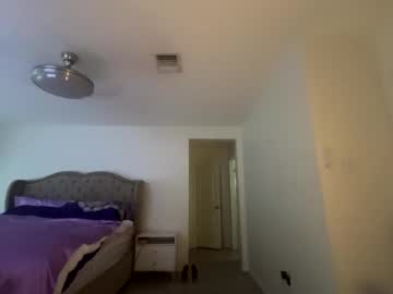 ella_ella_ella_ay's chat room