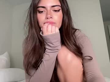 poutyselena's chat room