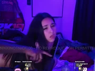 nikkinotnicki00's chat room