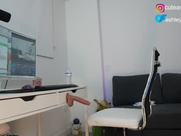 ashley_benson1's chat room