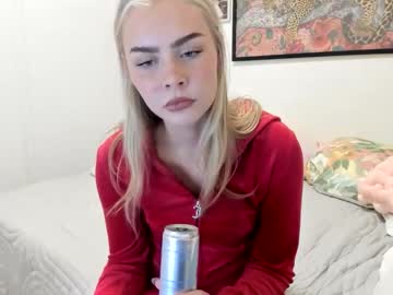 ariah_is_blonde's chat room