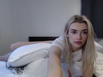 ellalowe's chat room