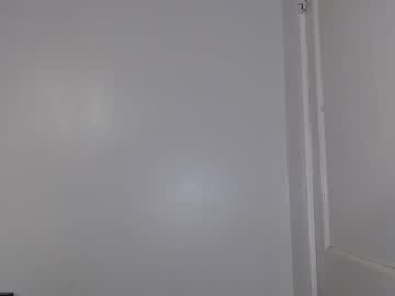 ellalowe's chat room