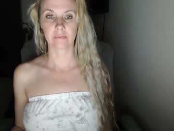 love_on_'s chat room