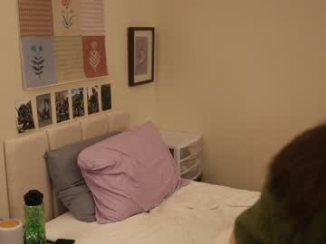 ellynaomi's chat room