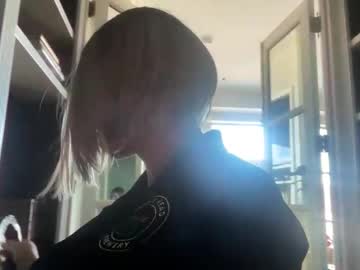 avalonnfoxx's chat room