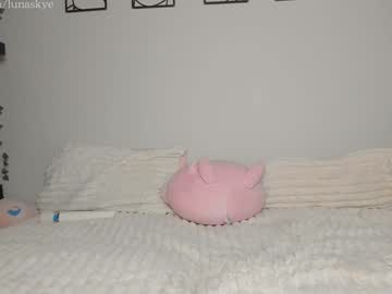 xlunaskye's chat room