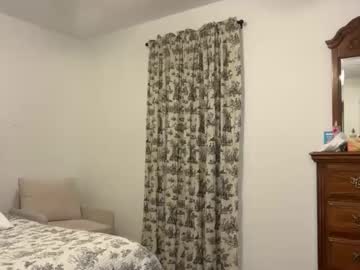 ellalowe's chat room