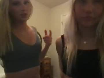 bellagreyoxo's chat room