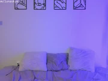 xlunaskye's chat room