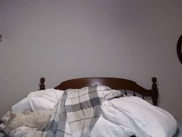 ellalowe's chat room