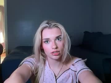 ellalowe's chat room