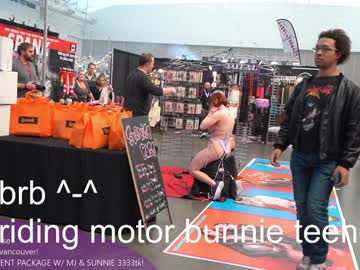 vivid_whit's chat room