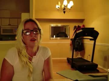 summerishotter's chat room