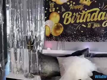 wildwifebarbie's chat room