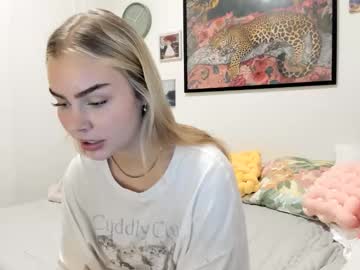 ariah_is_blonde's chat room