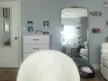 perfecttalldoll's chat room