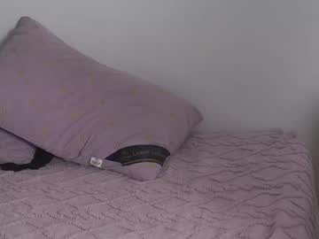 liafunsized_18's chat room