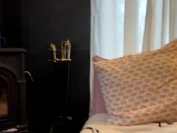 mommamia12's chat room